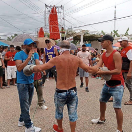 El pueblo de Tercer Frente de celebración veraniega