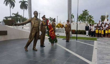 ¡Morir por la Patria es vivir!