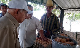 Constata Machado Ventura desarrollo del programa avícola en Contramaestre