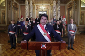 Presidente de Perú propone diálogo político para evitar golpismo