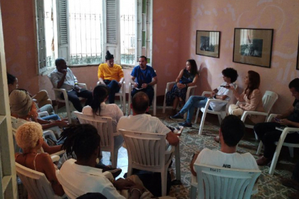 Inquietudes y proyectos de jóvenes creadores en debate
