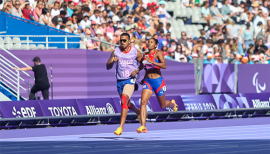 Omara “pasea” los 400 metros rumbo a final en París 2024