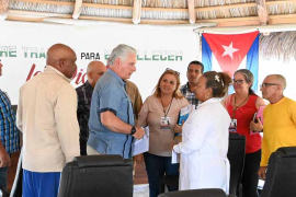 Intercambia Díaz-Canel con colectivos de trabajo en Camagüey