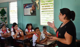 Ratifican papel de las escuelas como centros sociales influyentes