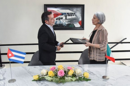 Tiendas Caribe y Richmeat firman nuevo contrato de asociación económica