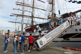 Santiagueros visitan el buque escuela Simón Bolívar