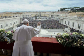 Papa Francisco pidió en mensaje navideño silenciar las armas