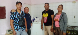 Dona trabajador no estatal alimentos a Hogar de Ancianos en San Luis