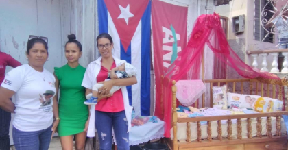 Entregan canastilla en saludo al 13 Congreso de la Anap