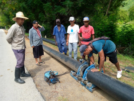 Instalan en localidad de Santiago de Cuba conductora de agua