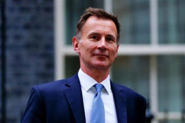 Ministro de Hacienda británico defiende polémico plan económico