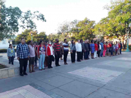 Asisten principales autoridades de Santiago de Cuba a ceremonia con la Bandera Cubana