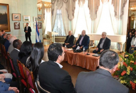 Marrero sostiene encuentro con trabajadores cubanos en Moscú