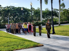 Rinden homenaje en el Día de las Madres