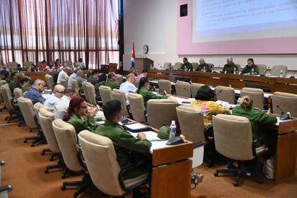 Presidente cubano encabezó reunión de chequeo semanal en La Habana