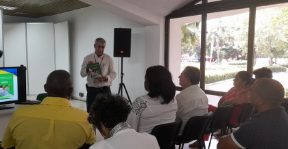 Presentan libro sobre bioproductos agrícolas en ExpoCaribe 2022