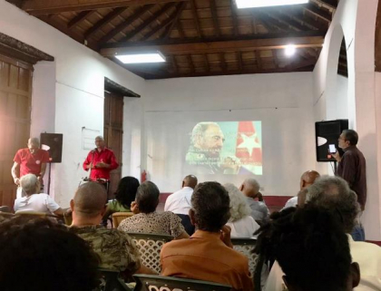 Sostienen encuentro artistas santiagueros