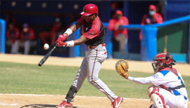 Santiago llega primero a 35 victorias en serie beisbolera