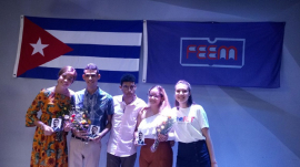 Reciben santiagueros distinción Panchito Gómez Toro
