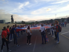 Miles de santiagueros peregrinan en homenaje a Fidel (+ Fotos)