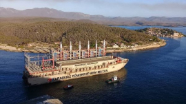 Arriba a Santiago de Cuba Central Eléctrica Flotante
