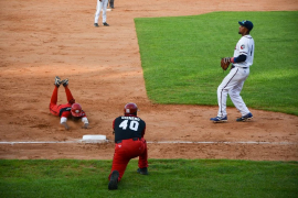 Santiago pone el play-off a punto de mate