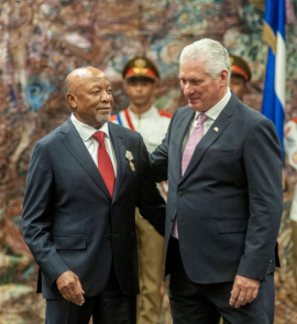 Recibe presidente namibio Orden José Martí