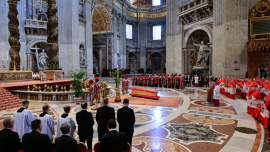 Miles de fieles comienzan a ingresar a la Basílica de San Pedro para el último adiós al papa Francisco