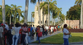 Rinden tributo a Fidel Castro en el aniversario 96 de su natalicio