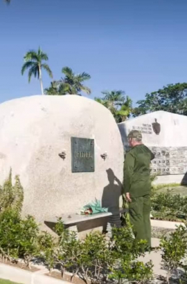 Díaz- Canel rindió honores, en Santa Ifigenia, a los próceres de la nación