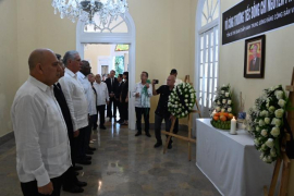 En la Embajada en La Habana fue firmado el libro de condolencias por la muerte del Secretario General del Partido Comunista de Vietnam