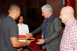 Díaz-Canel y Morales Ojeda encabezaron acto por el advenimiento del aniversario 66 del Triunfo de la Revolución