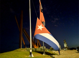 Homenaje a la bandera en Santiago de Cuba