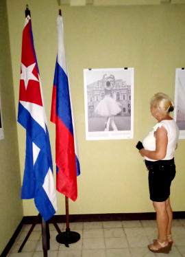 En Santiago expo de fotos rusas deviene homenaje a víctimas del terrorismo en Moscú