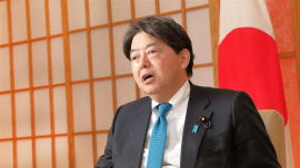 Inicia visita a la India canciller de Japón