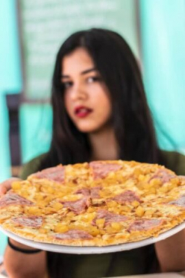 ¿En Santiago, la pizza más grande de Cuba?
