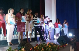 Reconocen a educadores santiagueros