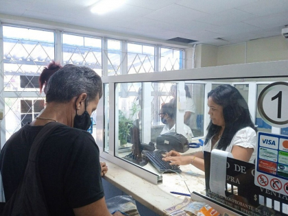 Santiagueros opinan sobre las medidas aprobadas para el funcionamiento del mercado cambiario en Cuba
