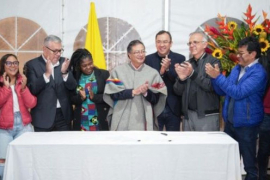 Gobierno de Colombia cumple compromisos con el cambio