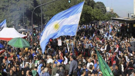 Realizan paros y protestas contra medidas de Gobierno argentino