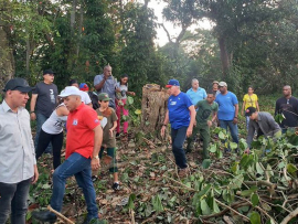 Presidente de Cuba participa en trabajo voluntario tras huracán Ian