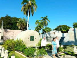 Rinden en Santiago de Cuba homenaje a Fidel en aniversario de su partida física