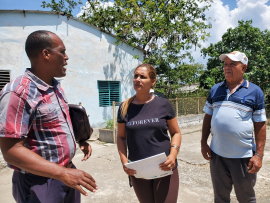 Visitan centros educativos en El Cristo