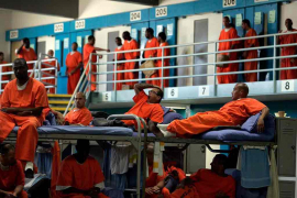 Covid-19 castigó más a población carcelaria de EEUU, según estudio