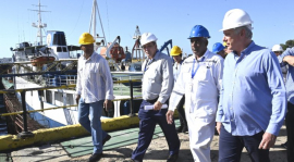 Presidente cubano recorre nuevo dique flotante al este de la bahía habanera