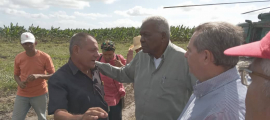 Intercambia Esteban Lazo con santiagueros