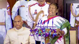 Presidenta de India Droupadi Murmu prestó juramento