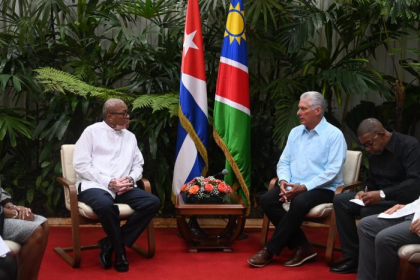Recibió presidente cubano a embajador de Namibia