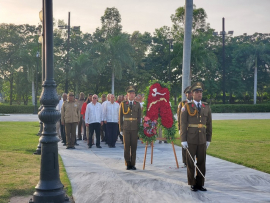 Rinden homenaje a mártires en el día de los padres