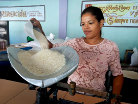 Directivos en Santiago de Cuba actualizan sobre distribución de la Canasta familiar